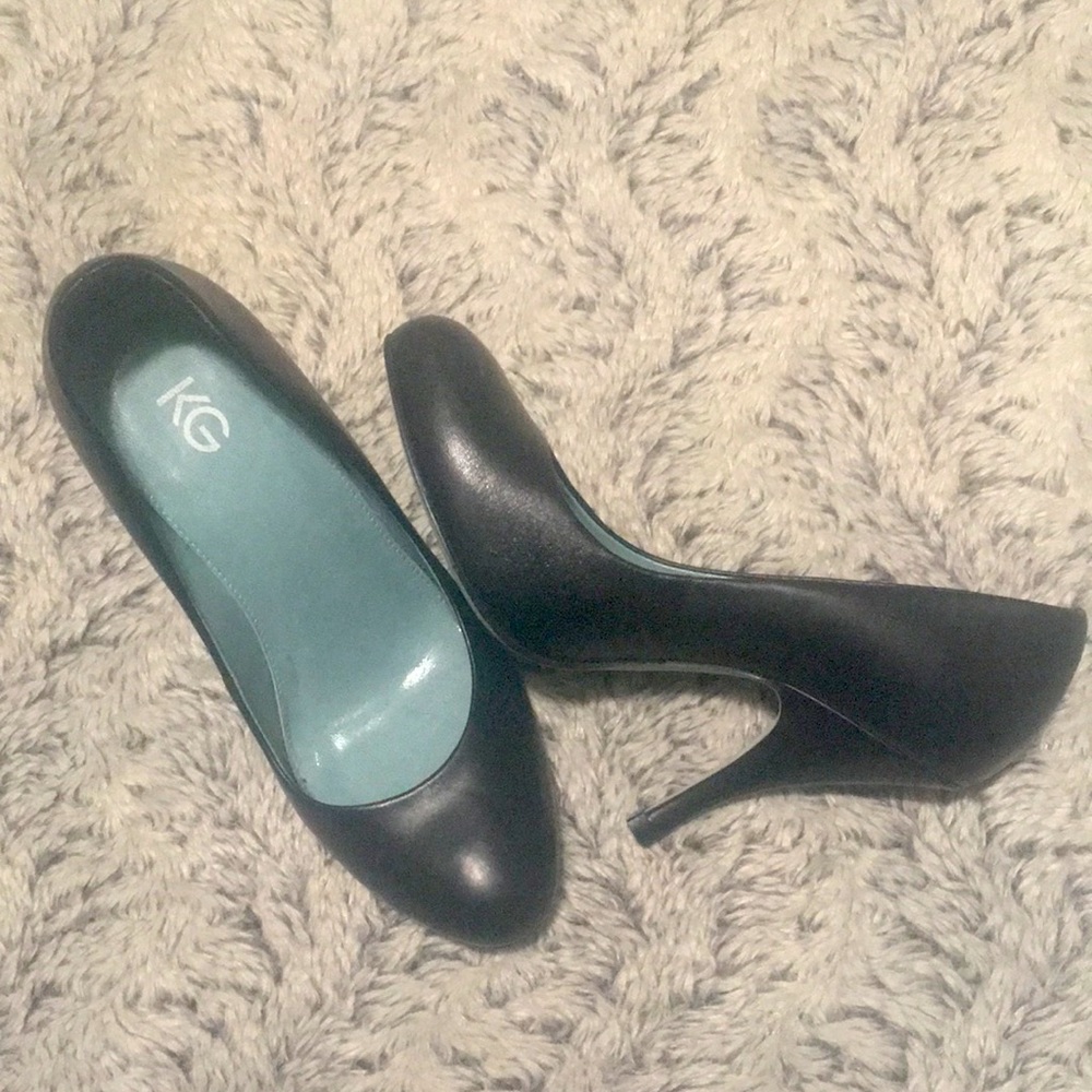 Kurt Geiger 36 navy blue court heel